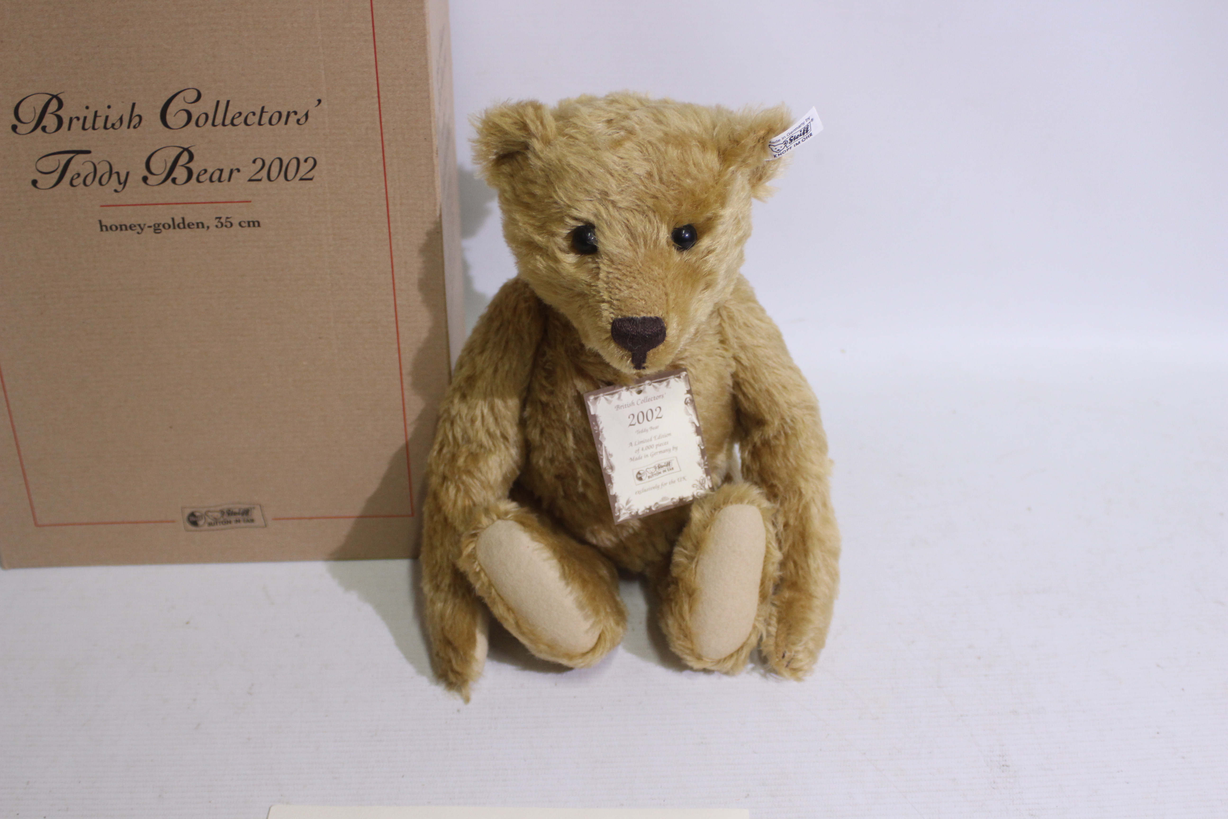 Steiff - A limited edition boxed mohair Steiff 'British Collector's Teddy Bear 2002' - The #660726 - Image 4 of 4