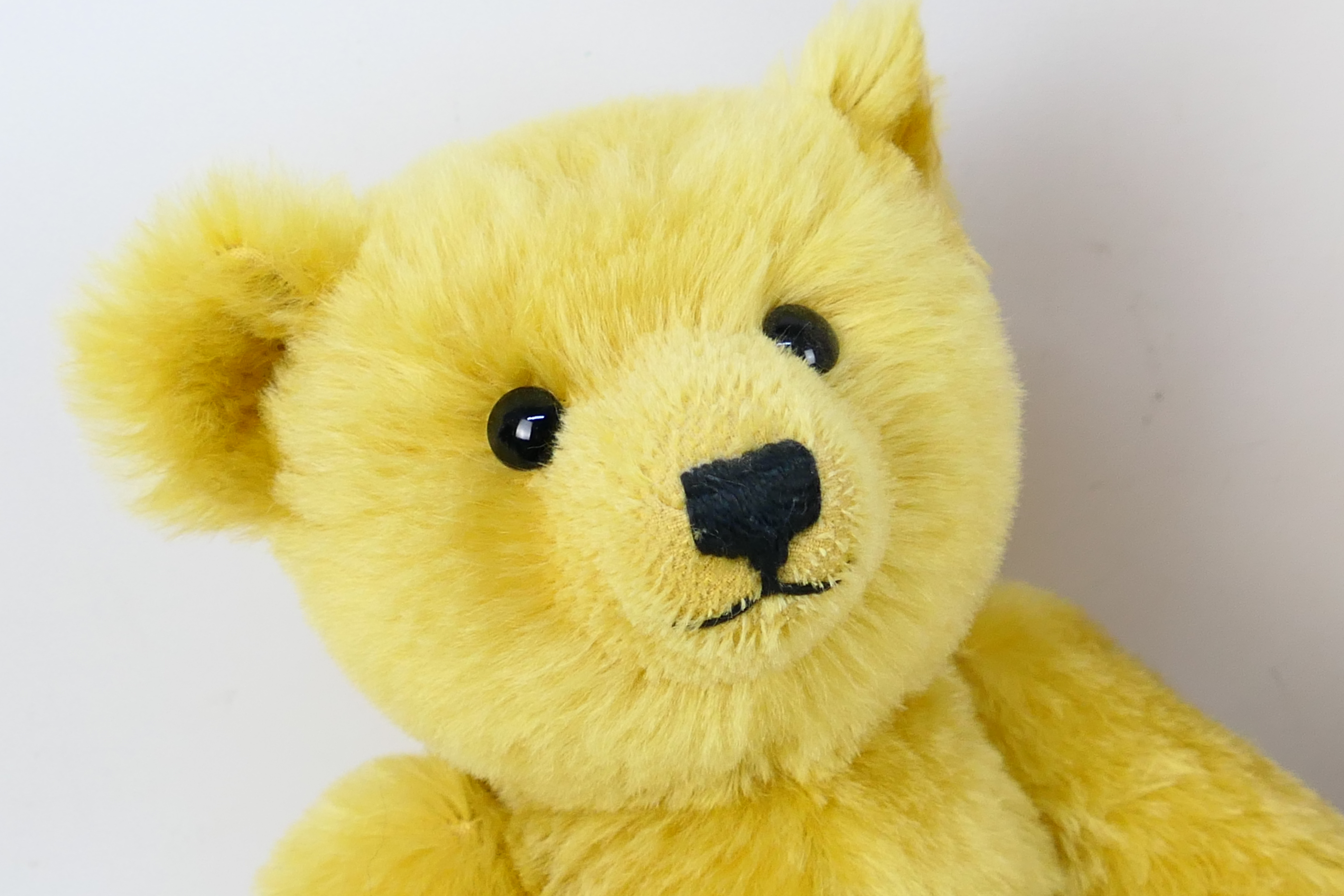 Steiff - A limited edition boxed mohair 'British Collector's Teddy Bear 2001' - The #654992 - Image 3 of 7