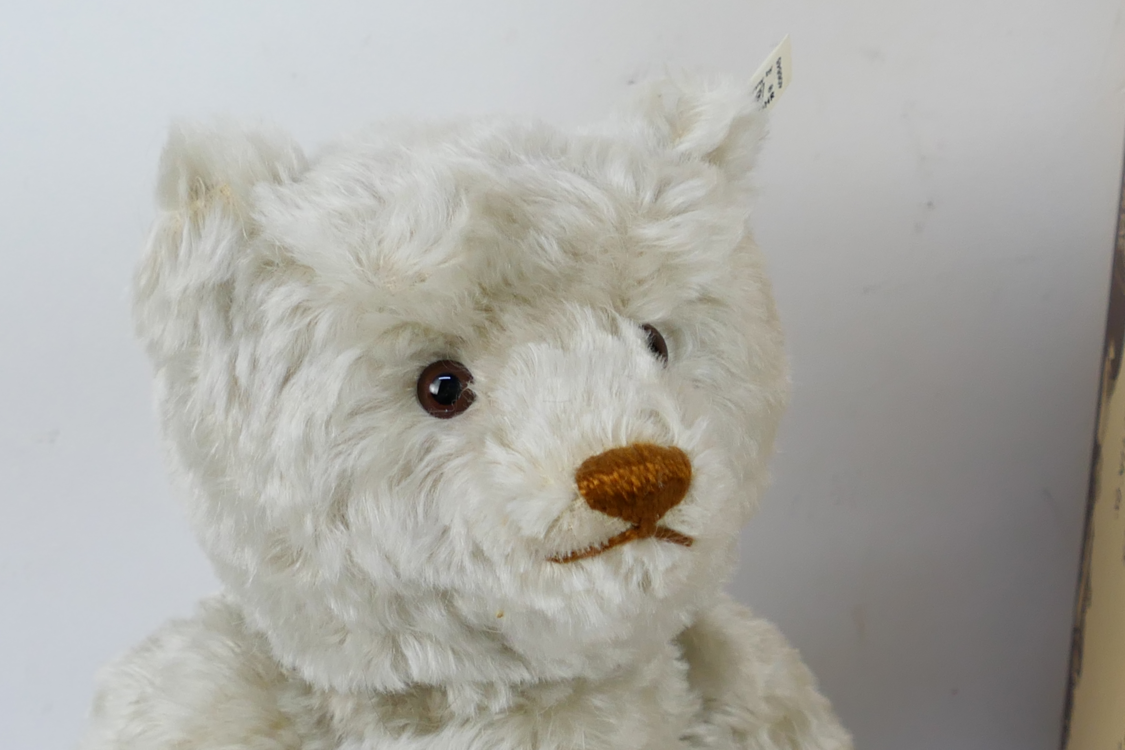 Steiff - A 1992 limited edition boxed mohair Steiff 'British Collector's 1911 Replica Teddy Bear' - - Image 3 of 8