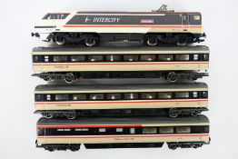 Hornby - A OO gauge Intercity class 91 power car named Robert Adley 91022 and 3 x Intercity 125