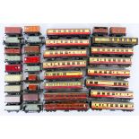 Hornby - Dublo - 35 x items of rolling stock, 15 x coaches and 20 x wagons including open wagons,