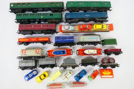 Hornby - Tri-ang - Lima - A collection of unboxed OO gauge rolling stock and accessories including