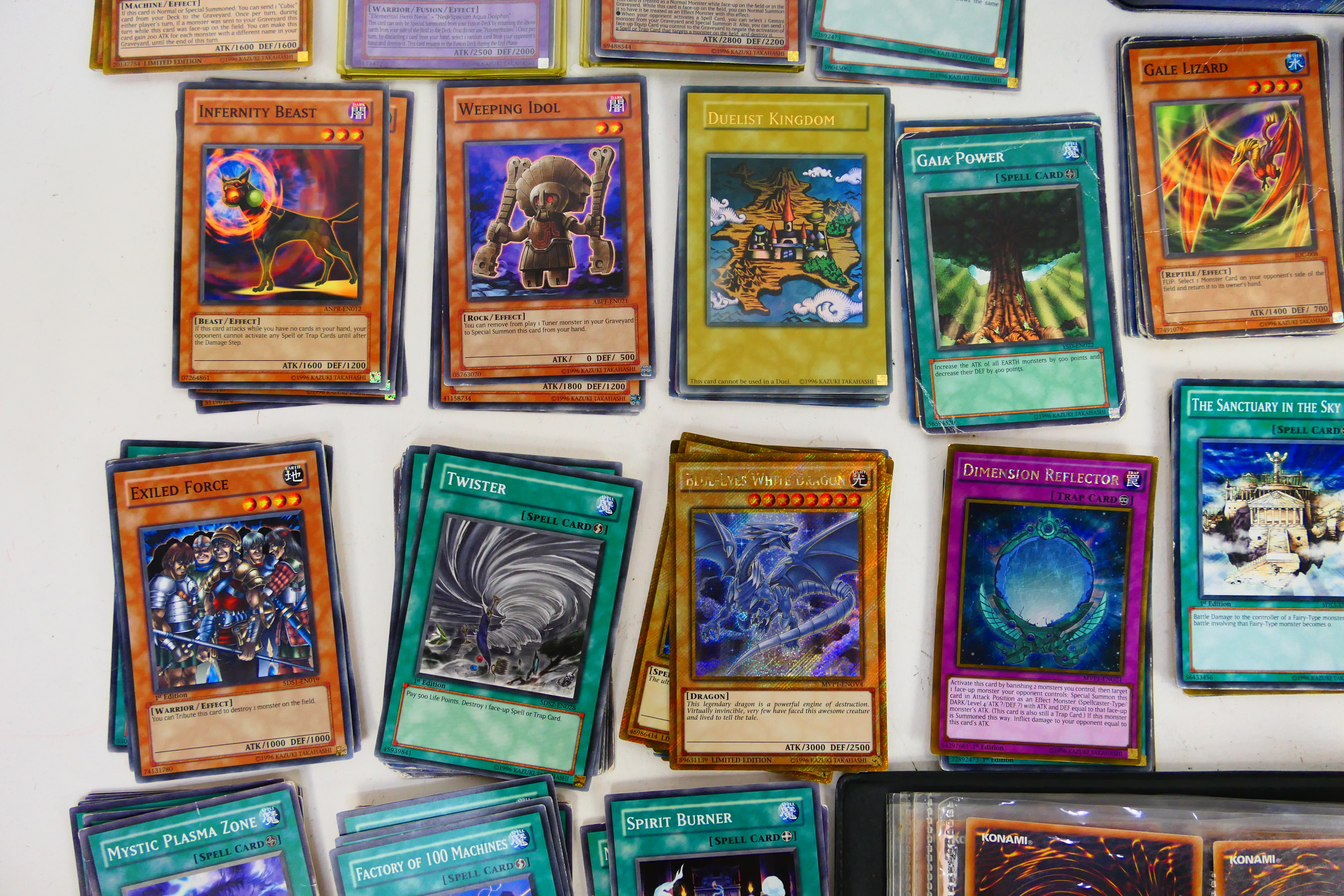 Yu-Gi-Oh! - A YuGiOh 5D's tin and folder - Image 3 of 12