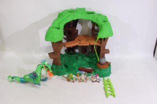 Fisher Price - A 1998 Fisher Price Robin Hood Forest Tree House set and 4 x Fisher Price figures -