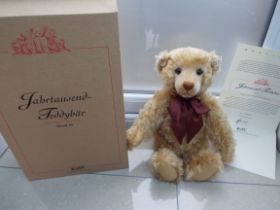 Steiff - a Year 2000 Teddy Bear, blond 43, with growler and ribbon to the neck,