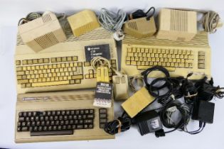 Commodore - C64 - Amiga. Lot contains An Amiga A500, Commodore C64 v1 and v2.