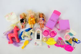 Mattel - Barbie - Hasbro - An unboxed collection of Barbie Sister dolls with some accessories