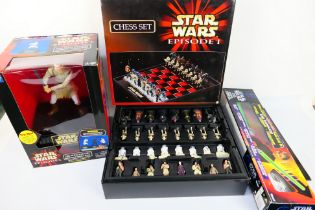 Star Wars - Episode I - Chess Set - Electronic Luke Skywalker Lightsaber - Talking Bank.