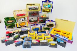 Corgi Classics - Oxford Diecast - Classix - Lledo - Others - A boxed collection of diecast model