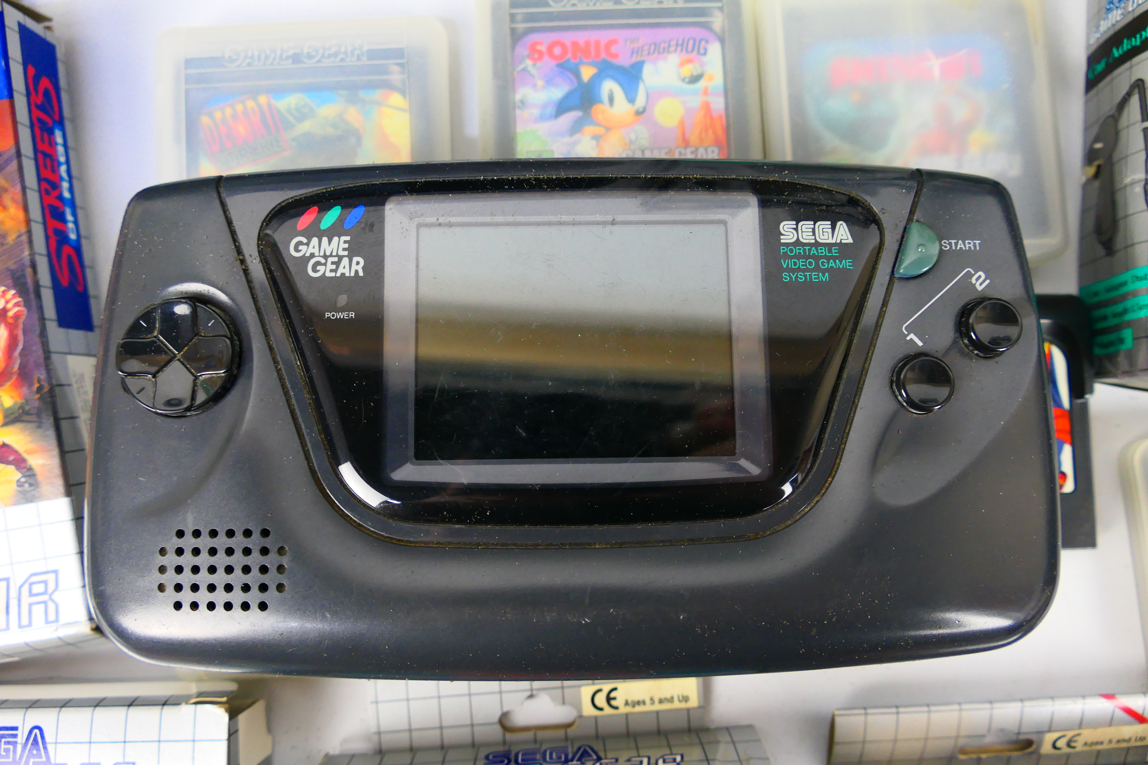 Sega - A Sega Game Gear with accessories including battery pack, - Bild 8 aus 11