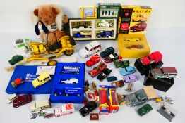 Corgi Vanguards - Classix - Others - A boxed and unboxed collection of mainly Morris Minor related