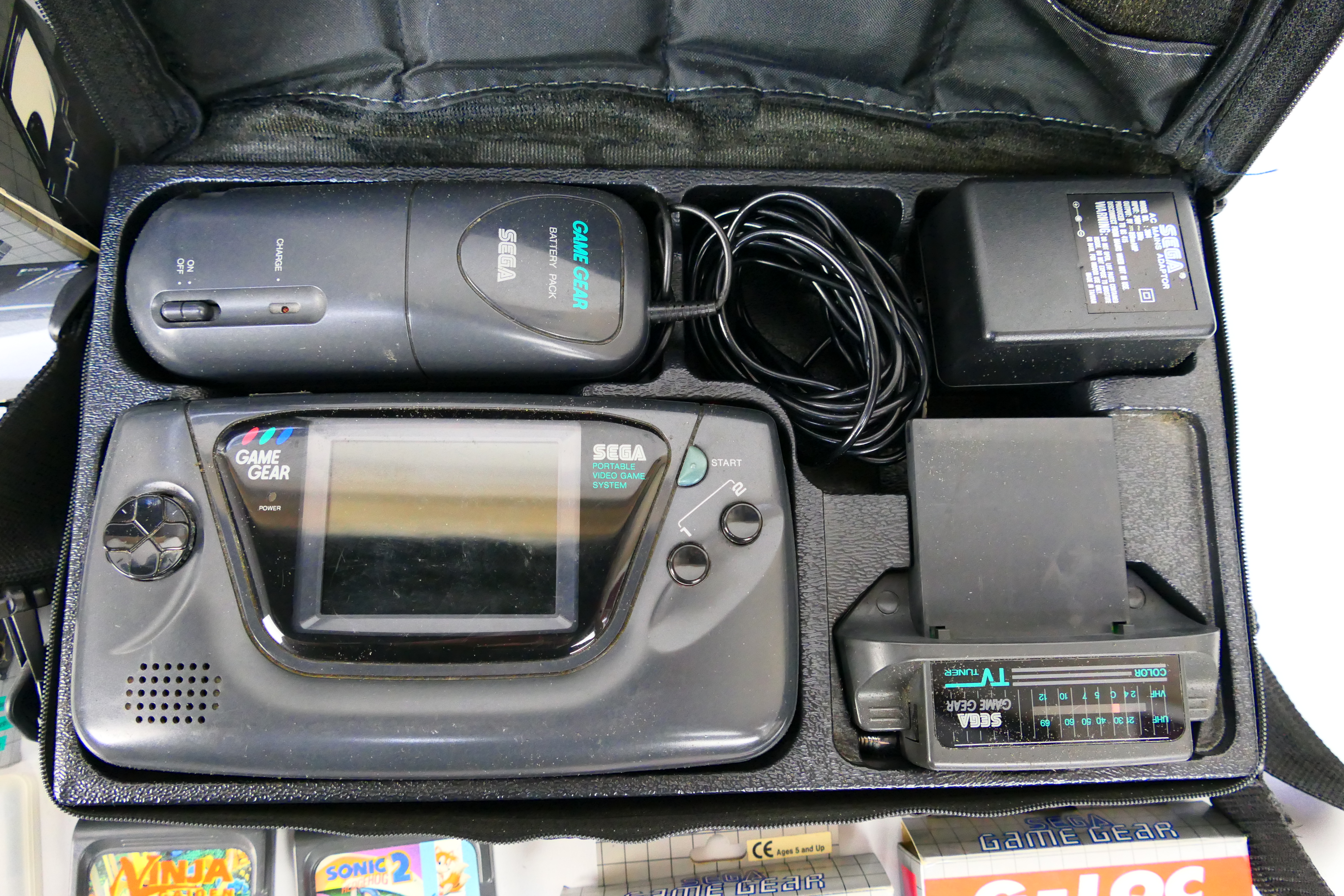 Sega - A Sega Game Gear with accessories including battery pack, - Bild 7 aus 11