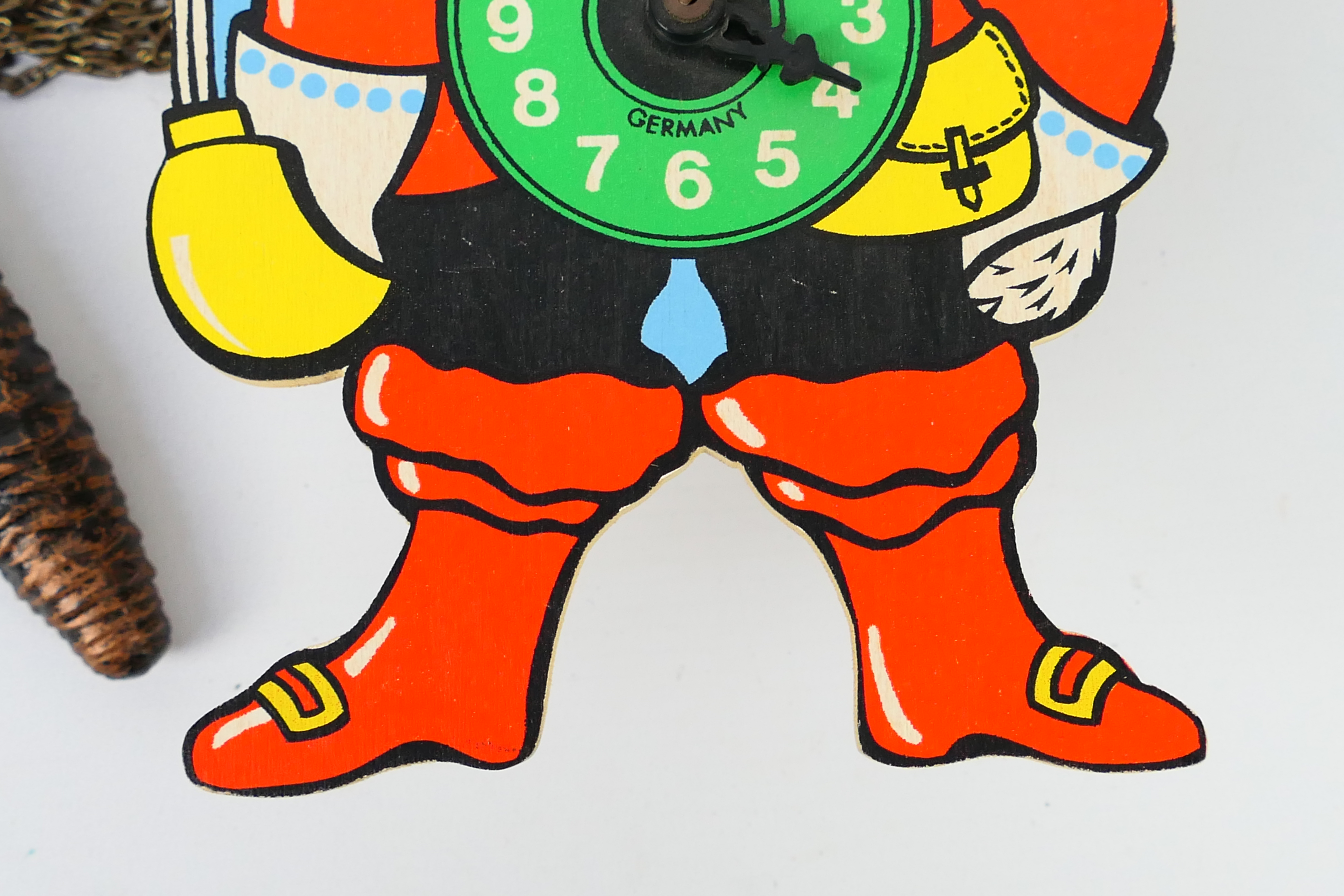 Puss in Boots - Clock. A wooden, painted Puss in Boots clock, Made in Germany. - Image 4 of 7