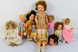 Pedigree - Others - A collection of nine unboxed vintage and modern hard plastic and vinyl dolls.