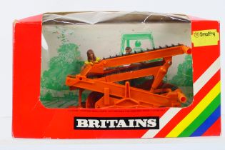 Britains - Farming. A boxed 1/32scale Britains #9535 Faun Potato Harvester.