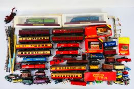 Hornby -Triang - Hornby Dublo - Lima - Others - A miscellany of unboxed predominately OO gauge