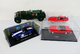 Kyosho - Corgi - Bburago - Airfix - A mixed lot of 1:18 unboxed diecast models and a constructed