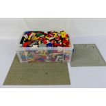 Lego - A quantity of lego weighing in at 4kg appearing in Excellent condition.