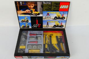 Lego - Technic - Pneumatic. A boxed #8040 Construction Crane.