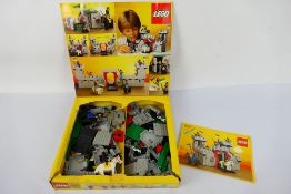 Lego - Legoland. A boxed #6073 Knight's Castle.