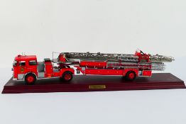 Franklin Mint - An unboxed Franklin Mint 1:32 scale 1965 Seagrave Fire Engine.