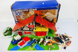 Toy Works - Devon Farm - Britains.