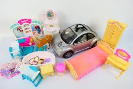Mattel - Barbie - An unboxed collection of Barbie accessories.
