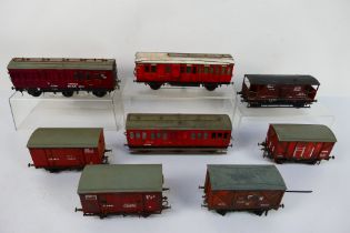 Slaters Coach Kits - Others - A rake of eight boxed kit built O gauge wagons.