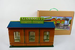 Darstaed - A boxed O gauge tinplate Darstaed ES1E Modular Engine Shed.