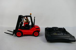 A Carson Remote Control Linde Forklift RTR 2.