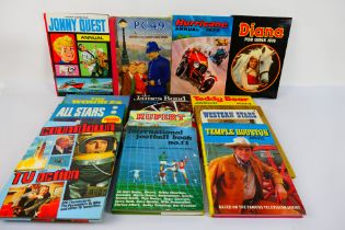 Vintage Annuals - A collection of books including 1968 James Bond Annual, PC49 from 1951,