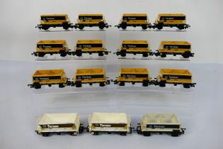 Lima - Hornby - 13 x unboxed OO gauge hopper wagons in Tarmac livery and 2 x Procor hopper wagons