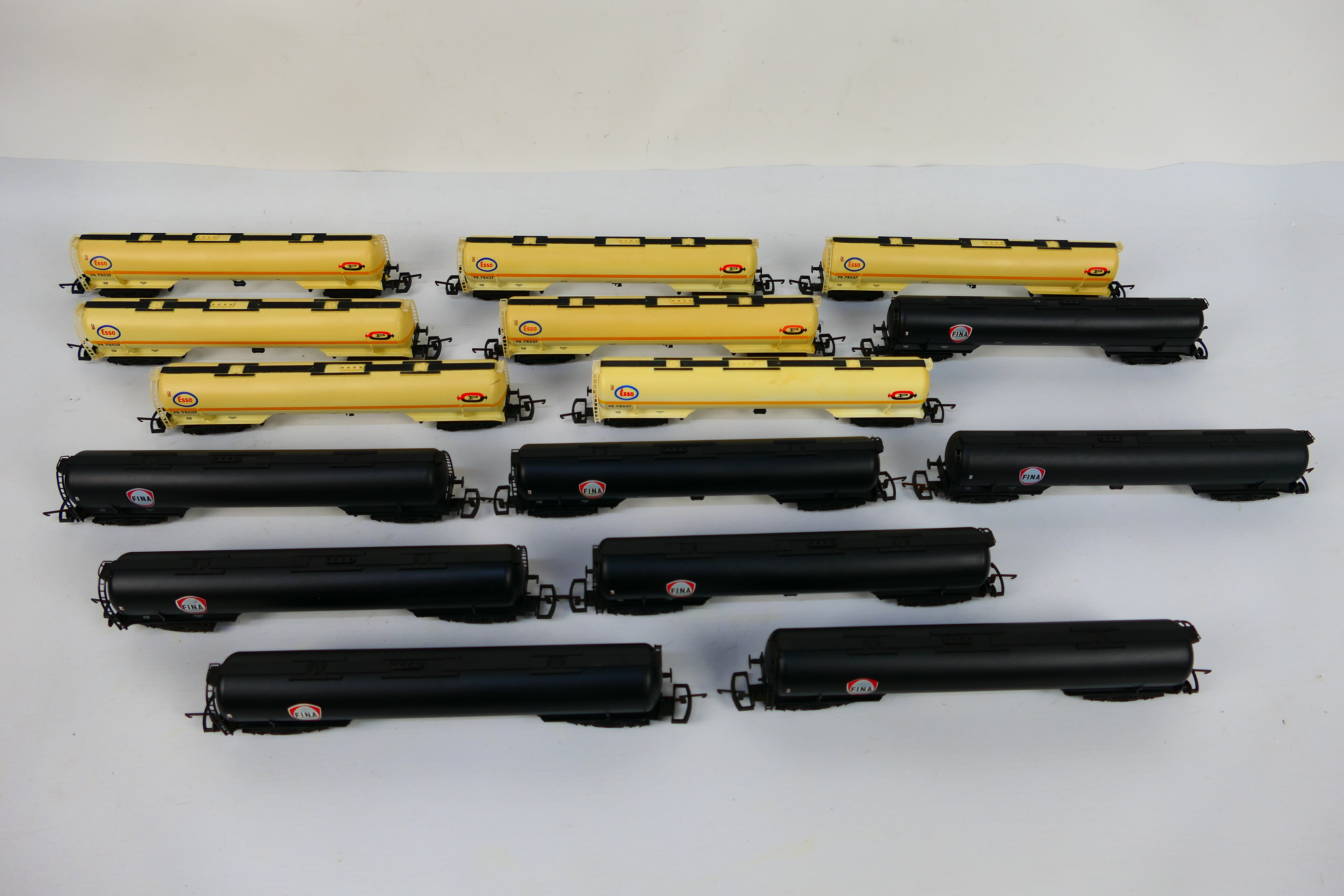 Lima - 15 x unboxed OO gauge Procor tank wagons, 8 x in Fina livery and 7 x in Esso livery.