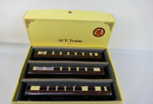 Ace Trains - A boxed O Gauge Ace Trains Set B BR Mk.I Pullman Set.