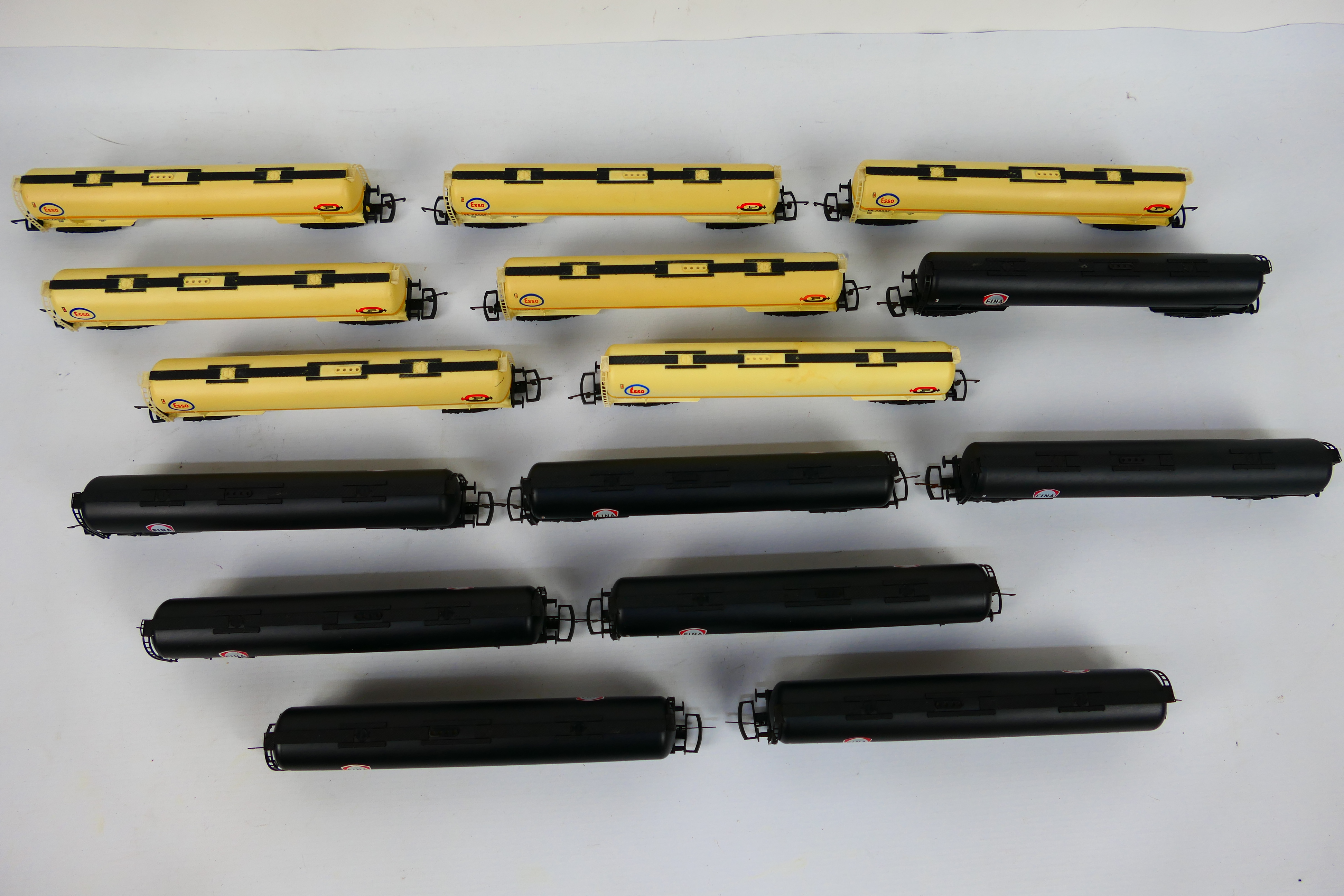 Lima - 15 x unboxed OO gauge Procor tank wagons, 8 x in Fina livery and 7 x in Esso livery. - Image 3 of 3