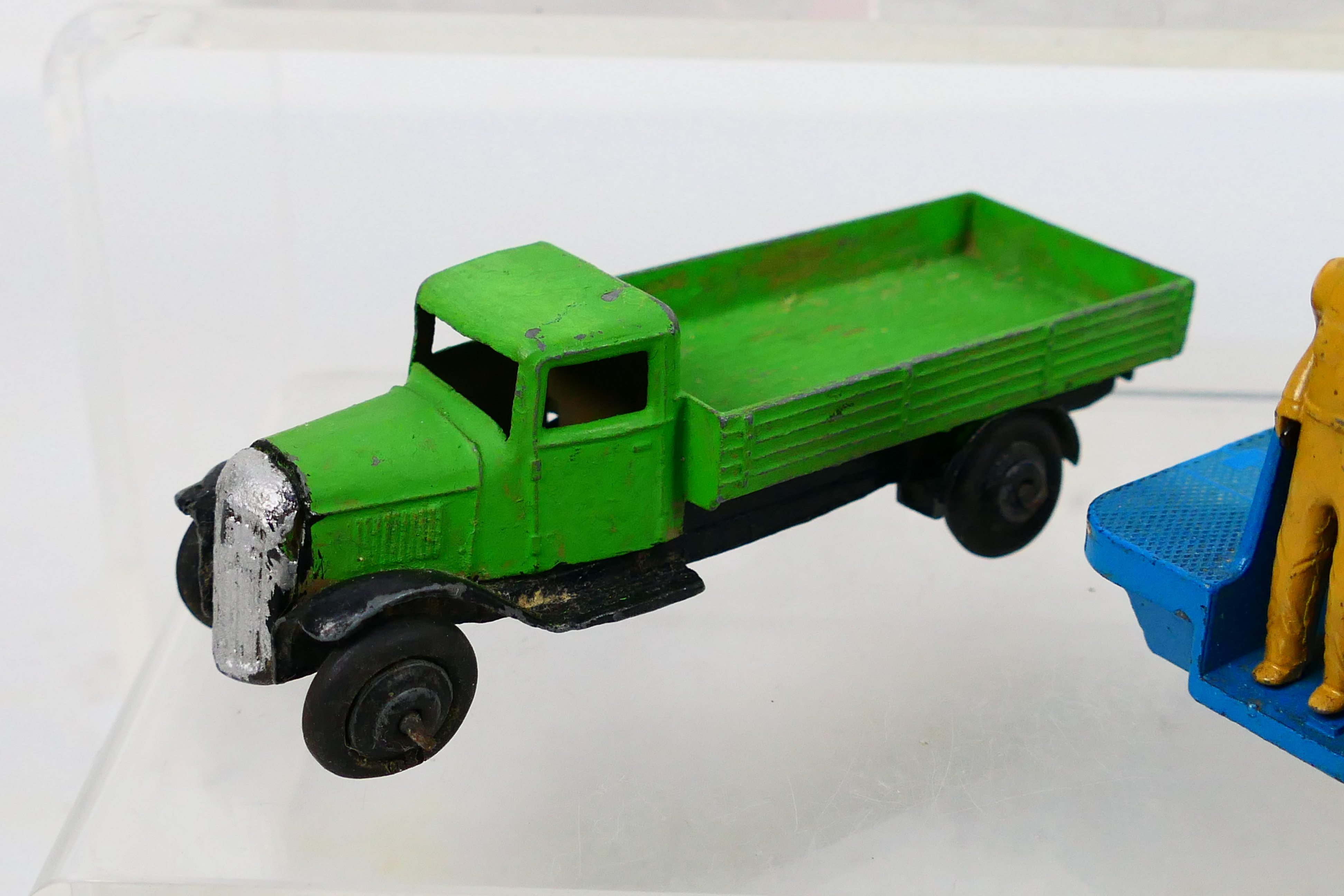 Dinky - A group of unboxed models including pre war Breakdown Lorry # 30e, Ambulance # 24a, - Image 4 of 9