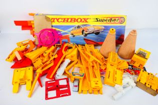 Matchbox - Superfast - SF3 - Corgi - Rockets.