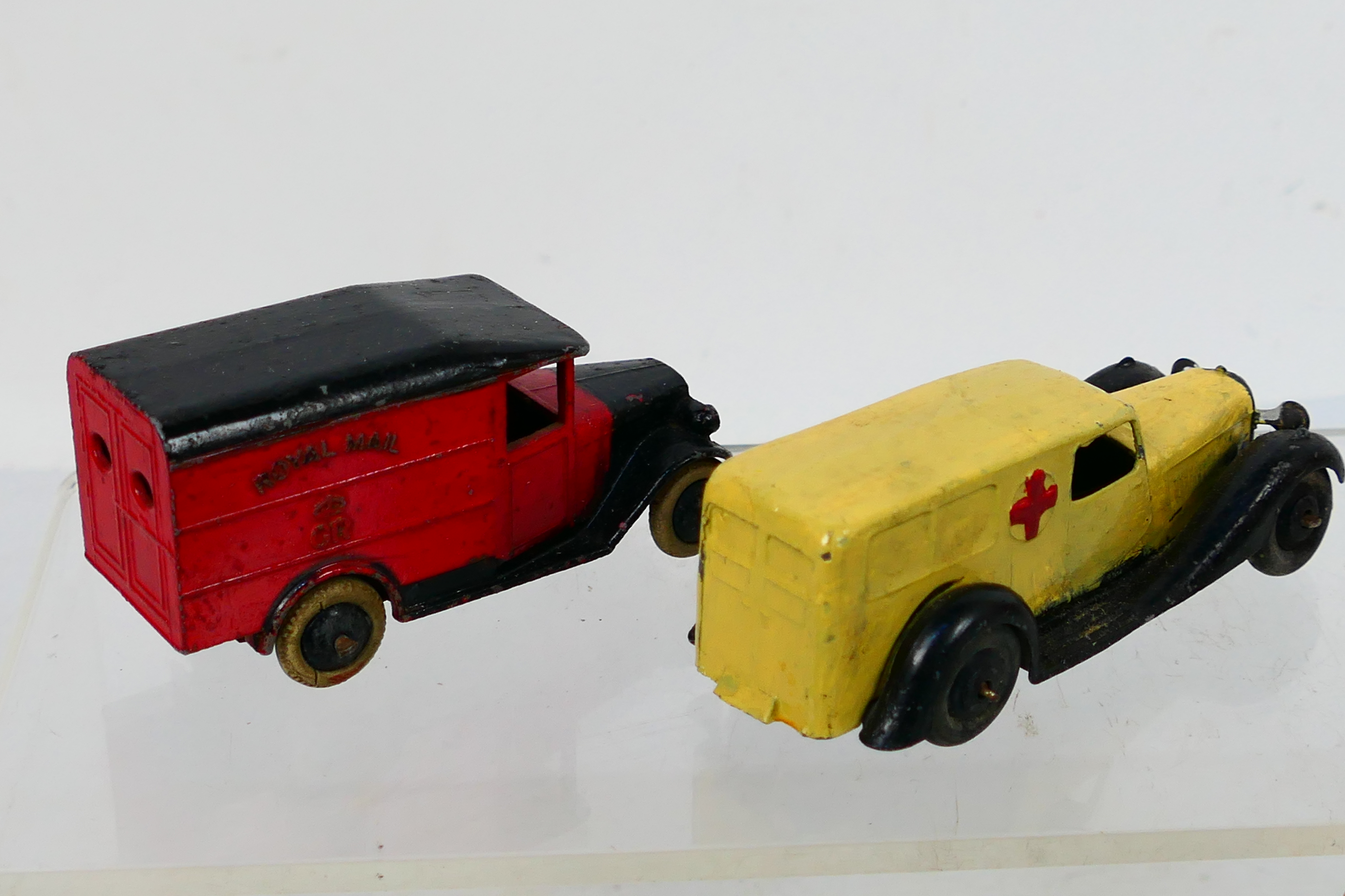 Dinky - A group of unboxed models including pre war Breakdown Lorry # 30e, Ambulance # 24a, - Image 8 of 9