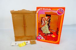 Flair Toys - Daisy - Mary Quant - Unsold shop stock - A boxed Daisy's Wardrobe.
