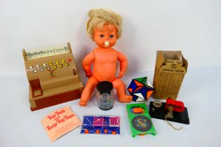 Palitoy - Others - An unboxed vintage Palitoy 'Tiny Tears' with a small group of unboxed vintage