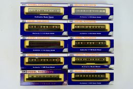 Dapol - 10 boxed N gauge coaches from Dapol.