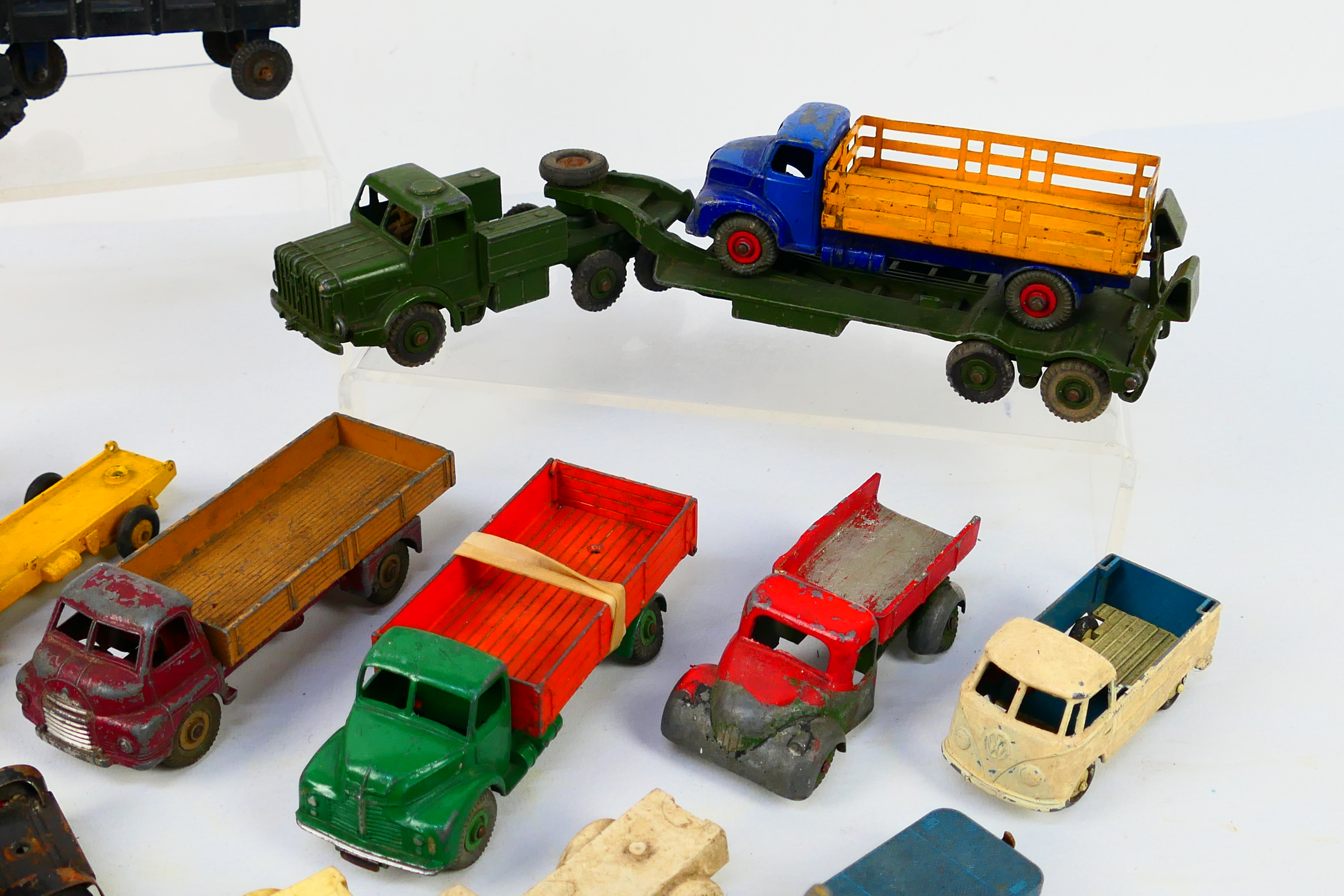Dinky - Timpo - Tri-ang - Wells - A group of unboxed models including Antar Tank Transporter # 660, - Image 4 of 5