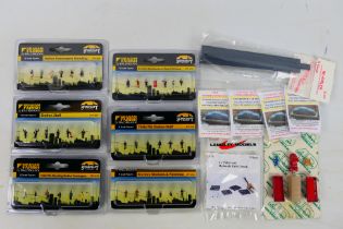 Graham Farish - Bachmann - Langley - A collection of N gauge accessories including 6 x carded sets