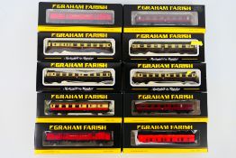 Graham Farish - A boxed group 10 N gauge coaches from Graham Farish.