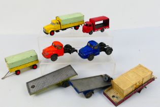 Tri-ang - Spot-On - Lion Car - Mettoy - A collection of trucks and trailers including 2 x Spot-On