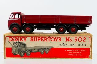 Dinky Toys - A Dinky Toys #501 Foden Diesel 8-Wheeled Wagon in an unassociated #502 Foden Flat