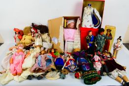 Peggy Nisbet - Ashton Drake - Others - A mixed collection of mainly unboxed National costume dolls,
