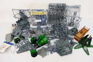 Warhammer - Citadel - Games Workshop. A quantity of Warhammer 40,000 figures and scenery. 5.