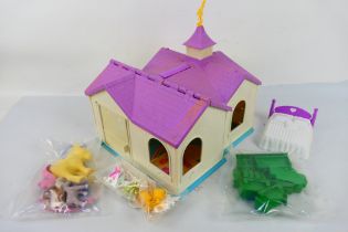 My Little Pony - Hasbro - An Unboxed vintage My Little Pony Show Stable with My Little Pony 'Lemon