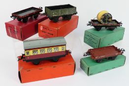 Hornby - 5 x boxed O gauge models, 1st class coach # 42122, low sided wagon # 42141,